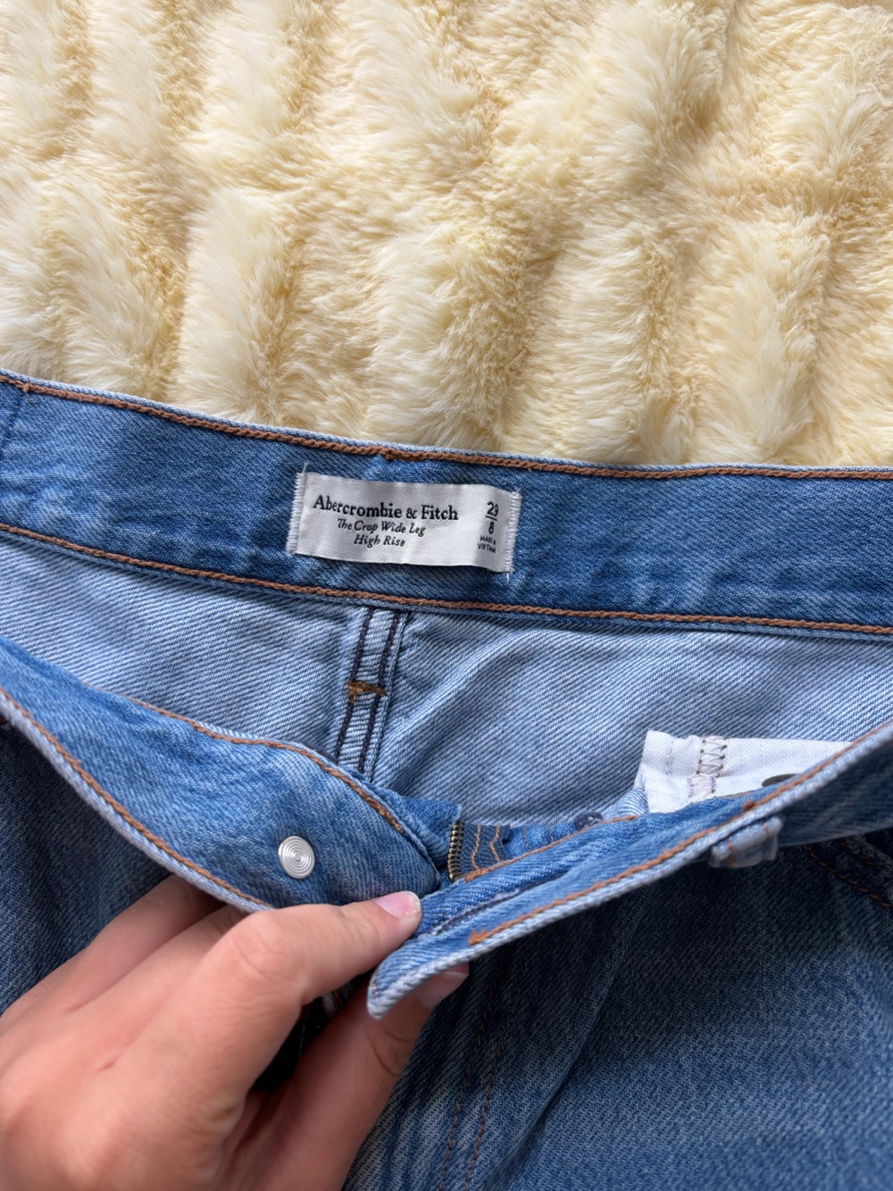 Abercrombie and fitch jeans - Picture 3 of 4